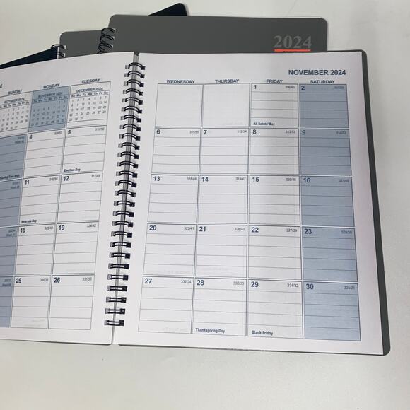 New Signature Series Set of 4 2024 Dated Weekly Monthly Planners - Picture 10 of 10